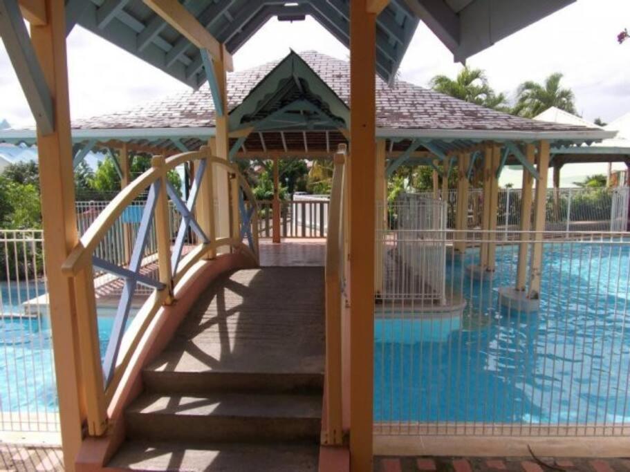 Appartement Ker-Eol Residence Canouan Sainte-Anne Avec Piscine Exteriér fotografie